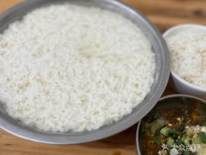 Luozhi Specialties: Old Street Stone-Milled Tofu & Floating Rice
