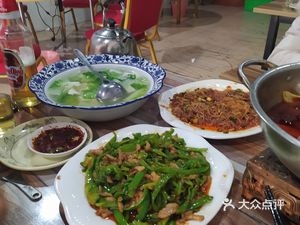 Sichuan-Chongqing Restaurant (Zhongde Yangguang Huacheng Branch)