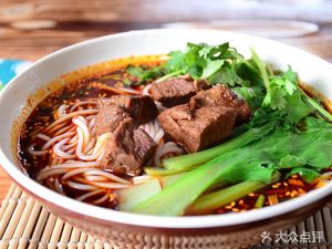 He Chun's Old Noodle Shop (Qinglu Yayaun Store)