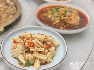 Big Foot Mushroom Chicken Soup (Qianshan Peninsula International Branch)