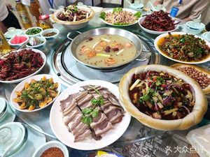 Yang Zhi Wei Whole Lamb Roast & Lamb Soup Pot