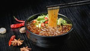 Tao Er Ban Deng Mian (Bai Xiang Street Store)