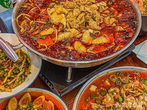 Liu Liu's Bullfrog and Pig Intestine Fish