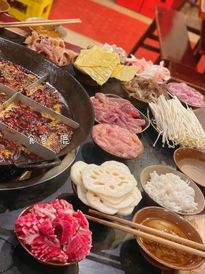 Ye Ji She Yuan Old Hot Pot (Jiefangbei Pedestrian Street Branch)