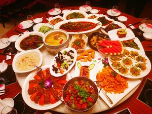 Guiqiao Yuanmeng · Banquet · Whole Roasted Lamb · Hot Pot