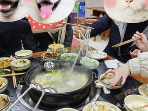 Black and White Meat Bean Curd