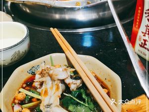 He's House Famous Frog and Three Fish (Huangjueping Branch)