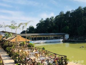 Old Friends Fish Pond Farmhouse Restaurant · Team Building