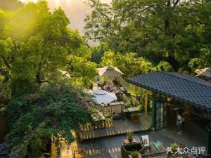 Mountain and Poem Garden Restaurant