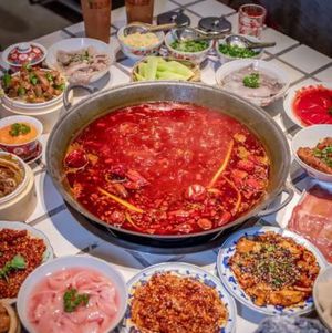 Streetlight Community Hot Pot
