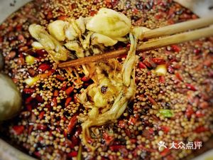Liangwa's Frog with Three Fish