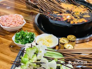 Zhangjiazhai Fragrant Potluck Skewers (Shizi Ping Branch)
