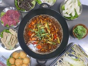 Ermei Guizhou Street Food Hot Pot