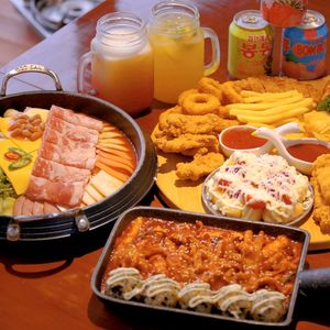 WULI LIFE Korean Food Restaurant · The Pot in the House (Daping Branch)
