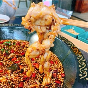 Fish Pond Fisherman's Frog with Pig Intestines and Catfish