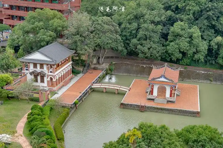 Wù Fēng Lín Jiā Huā Yuán