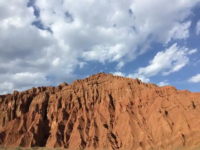 Yánqián Shān Dìzhì Gōngyuán