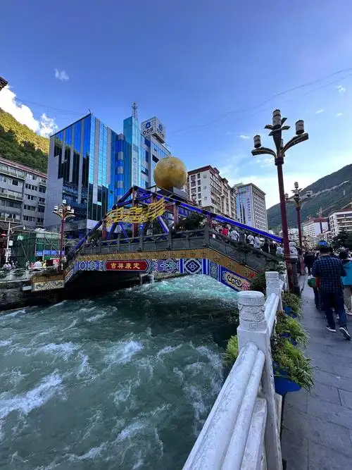 Kangding Ancient City Wall