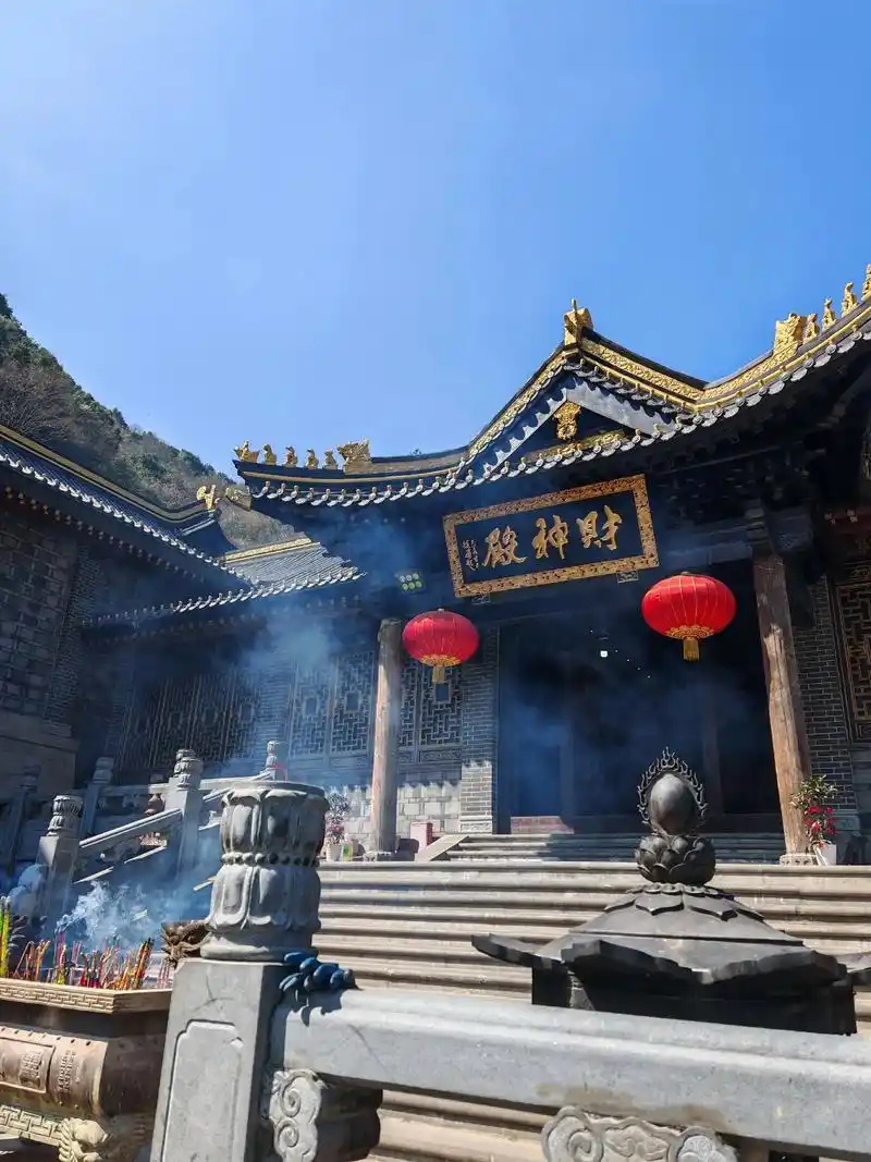 Ling Shan Temple