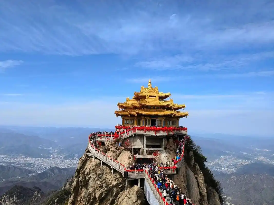 Yu Huang Ding (Summit of Mount Tai)