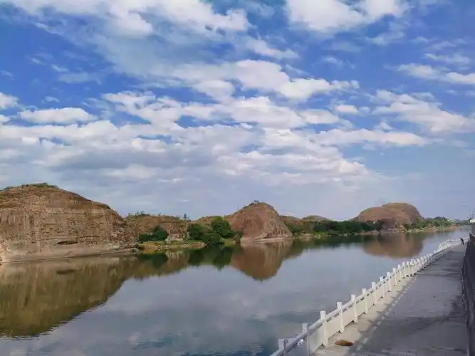 Xīn Jiāng Shīdì Gōngyuán