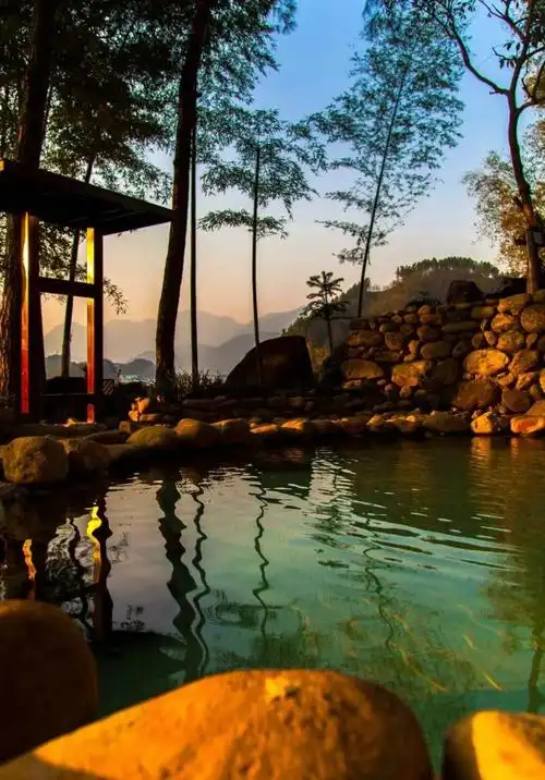 Mingyue Mountain Hot Springs