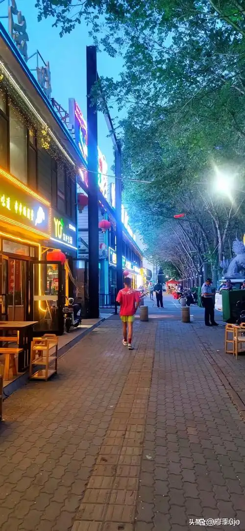 Xīxiāng Shì Rénmín Lù Shāngyè Jiē