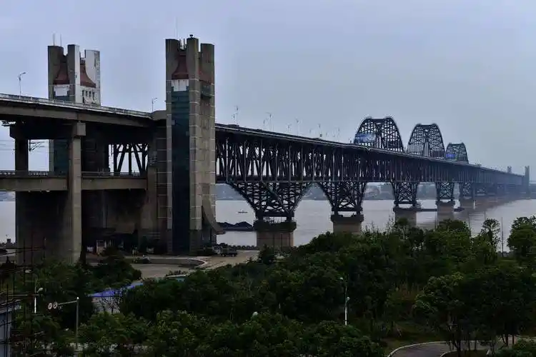 Jiujiang Yangtze River Bridge