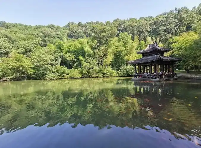 Longya Shan Wenquan Duojujqu