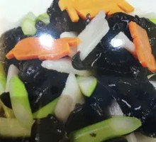 Black fungus stir-fried with yam