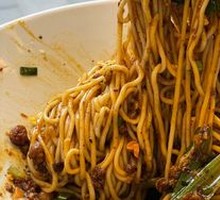 Dry Stir-Fried Noodles with Meat Sauce