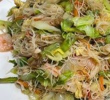 Stir-Fried Rice Noodles with Seafood