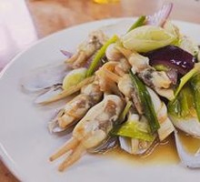 Stir-Fried Clams with Ginger and Scallions