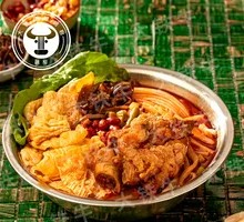 Signature Golden Crispy Pork Trotter Luosifen