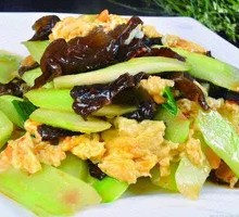 Cucumber and Black Mushroom Stir-Fried with Eggs
