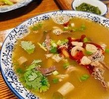 Steamed Dumplings with Lamb Offal Soup