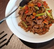 Stir-Fried Beef with Yellow Onion