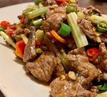Stir-Fried Beef with Yellow Onion