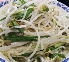 Stir-fried leek with bean sprouts
