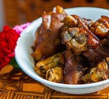 Braised Pork Trotters in Soy Sauce