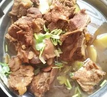 Braised Pork Knuckle in Clay Pot