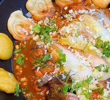 Stir-fried Spare Ribs with Mandarin Fish in Iron Pot