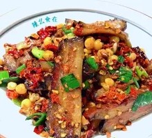 Stir-fried腊肉 with green garlic