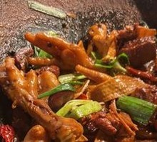 Stewed Goose in Iron Pot