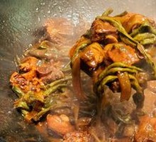 Stewed Pork Ribs in Iron Pot