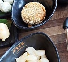 Sweet Pickled Garlic