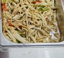 Stir-fried Pork Shreds with Enoki Mushrooms