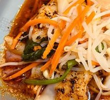 Traditional Hot Rice Noodles