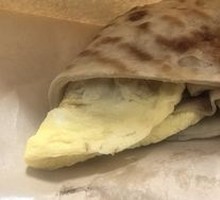 Egg-filled flatbread roll