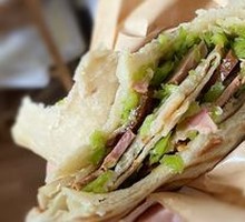 Crispy pancake with pork elbow